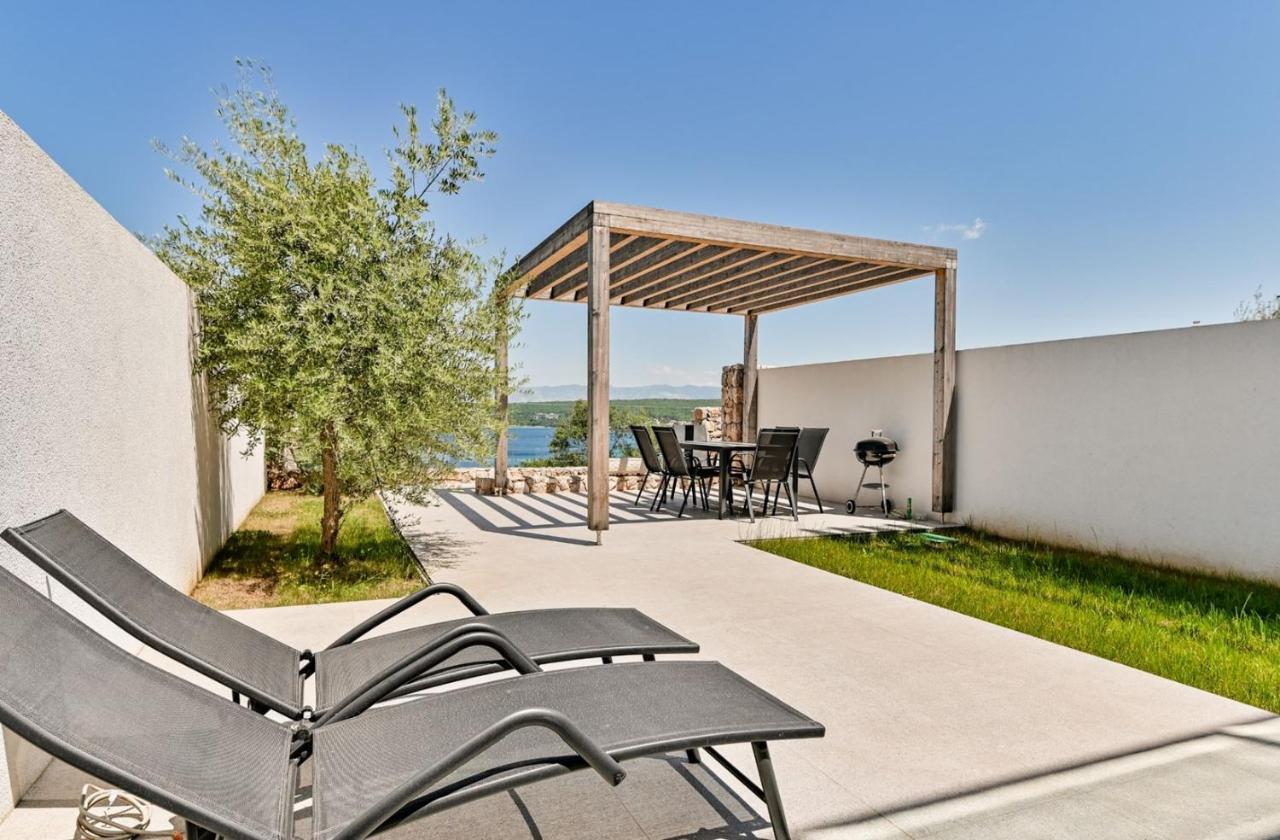Apartment Flori With Sea View Malinska Buitenkant foto
