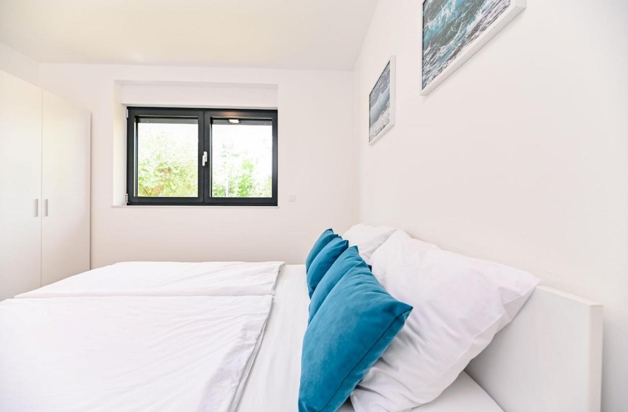 Apartment Flori With Sea View Malinska Buitenkant foto