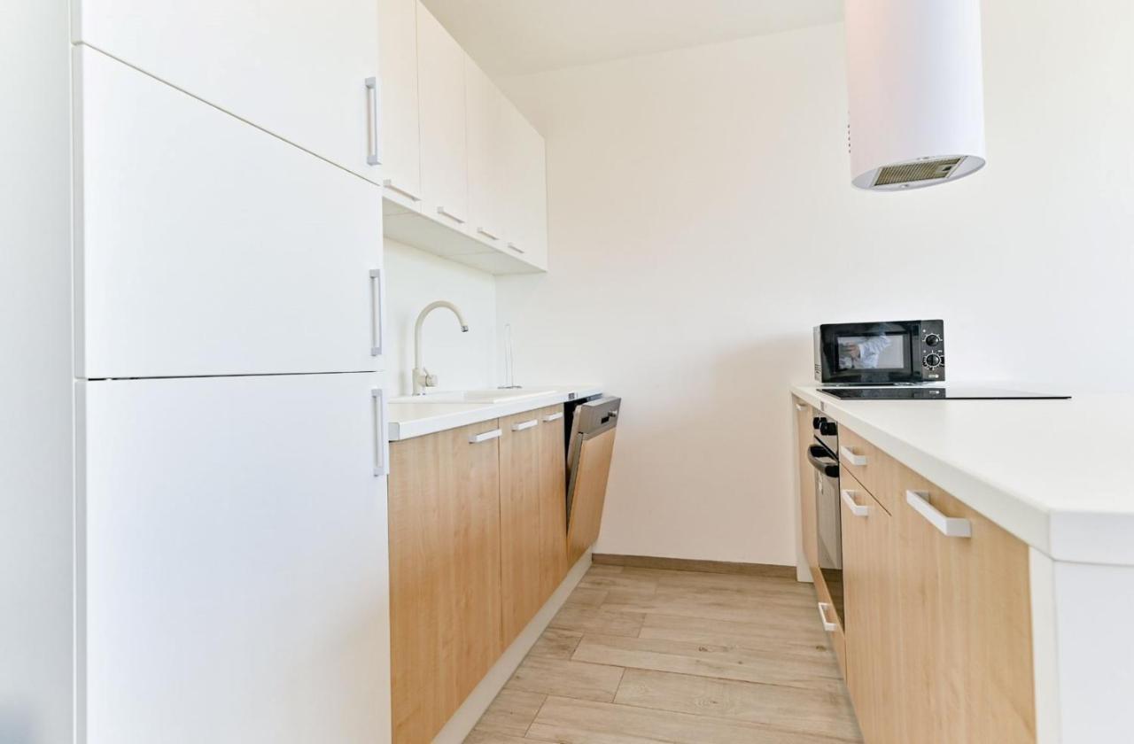 Apartment Flori With Sea View Malinska Buitenkant foto