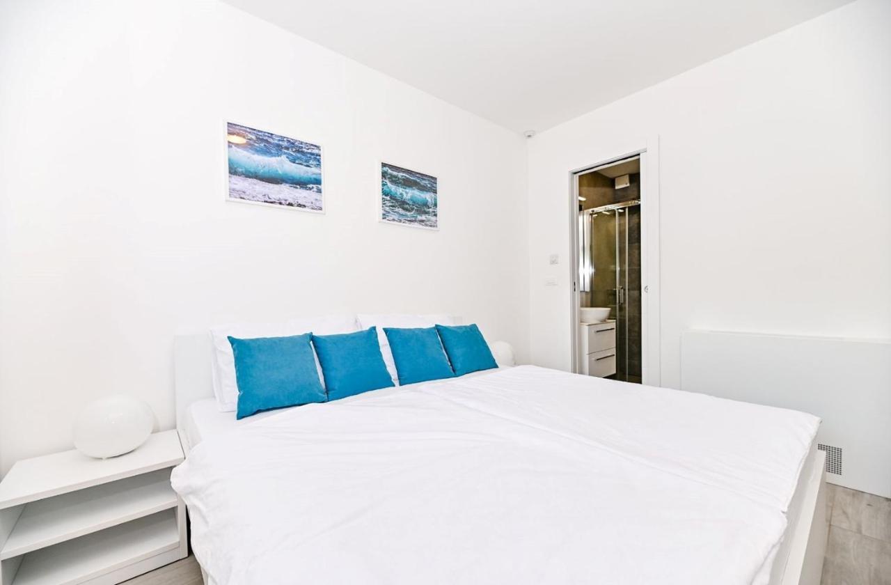 Apartment Flori With Sea View Malinska Buitenkant foto